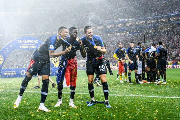 也激励着队 也激励着队